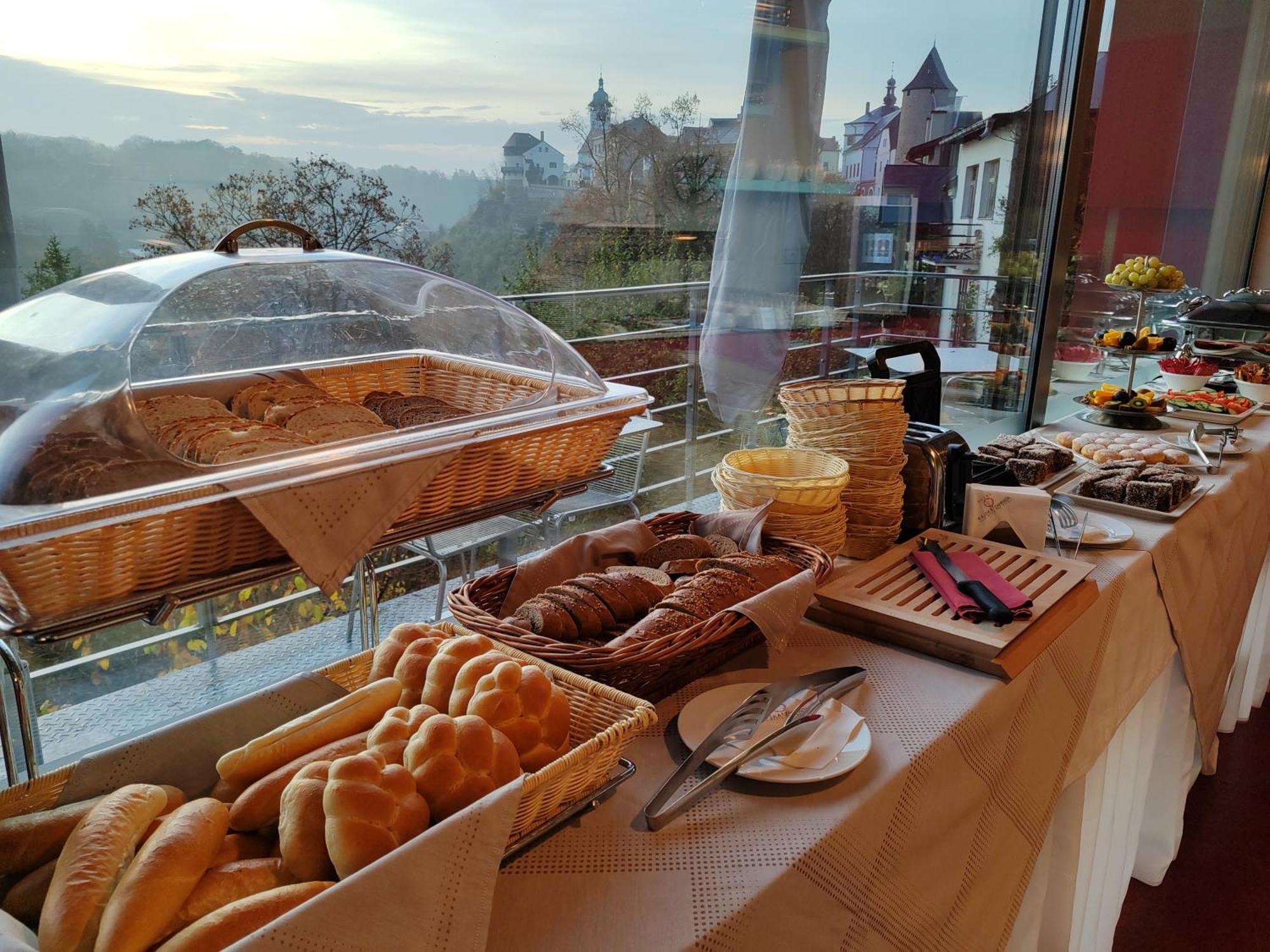 Hotel Rajska Zahrada Nove Mesto nad Metuji Ngoại thất bức ảnh