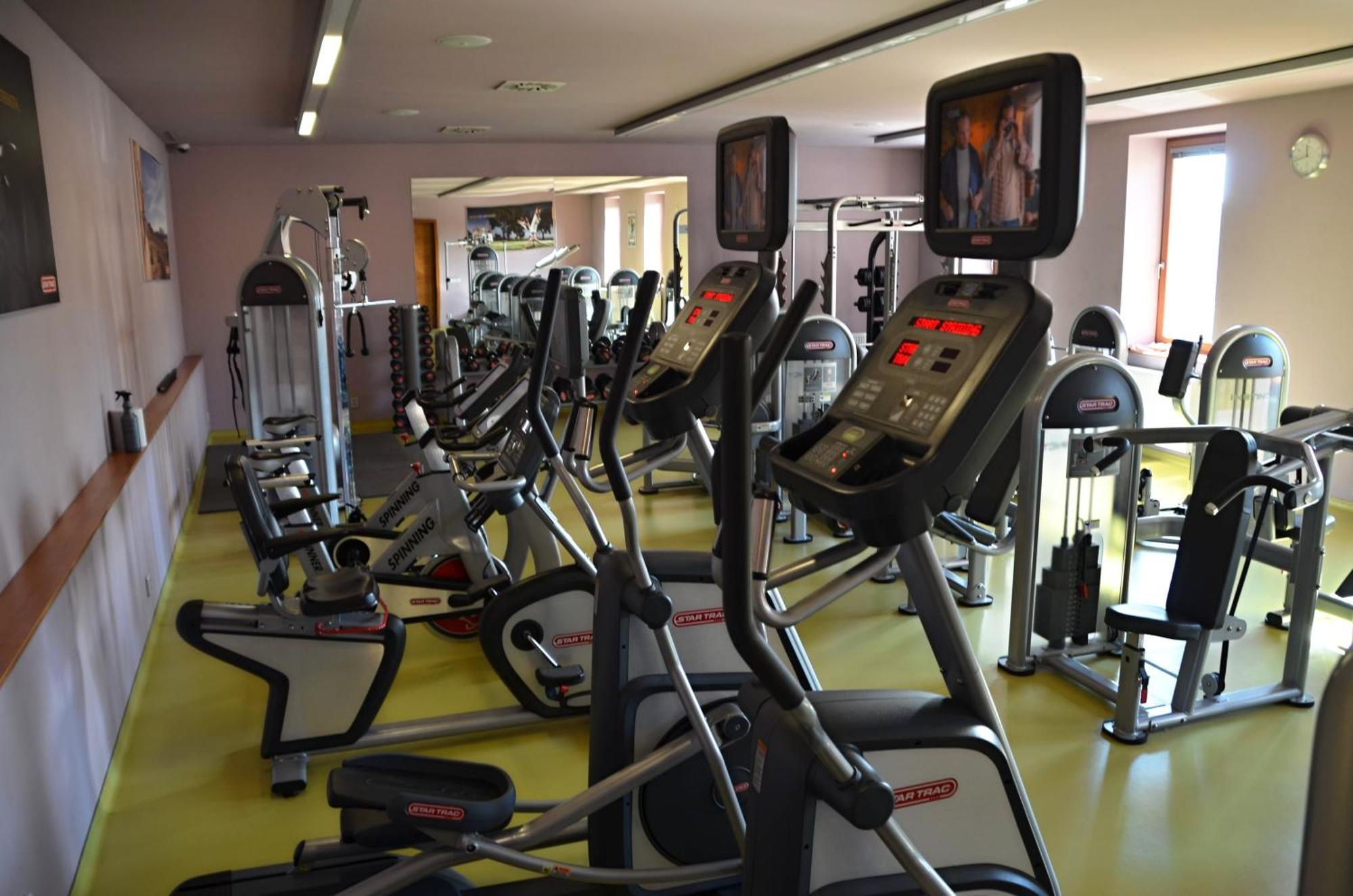 Hotel Rajska Zahrada Nove Mesto nad Metuji Ngoại thất bức ảnh