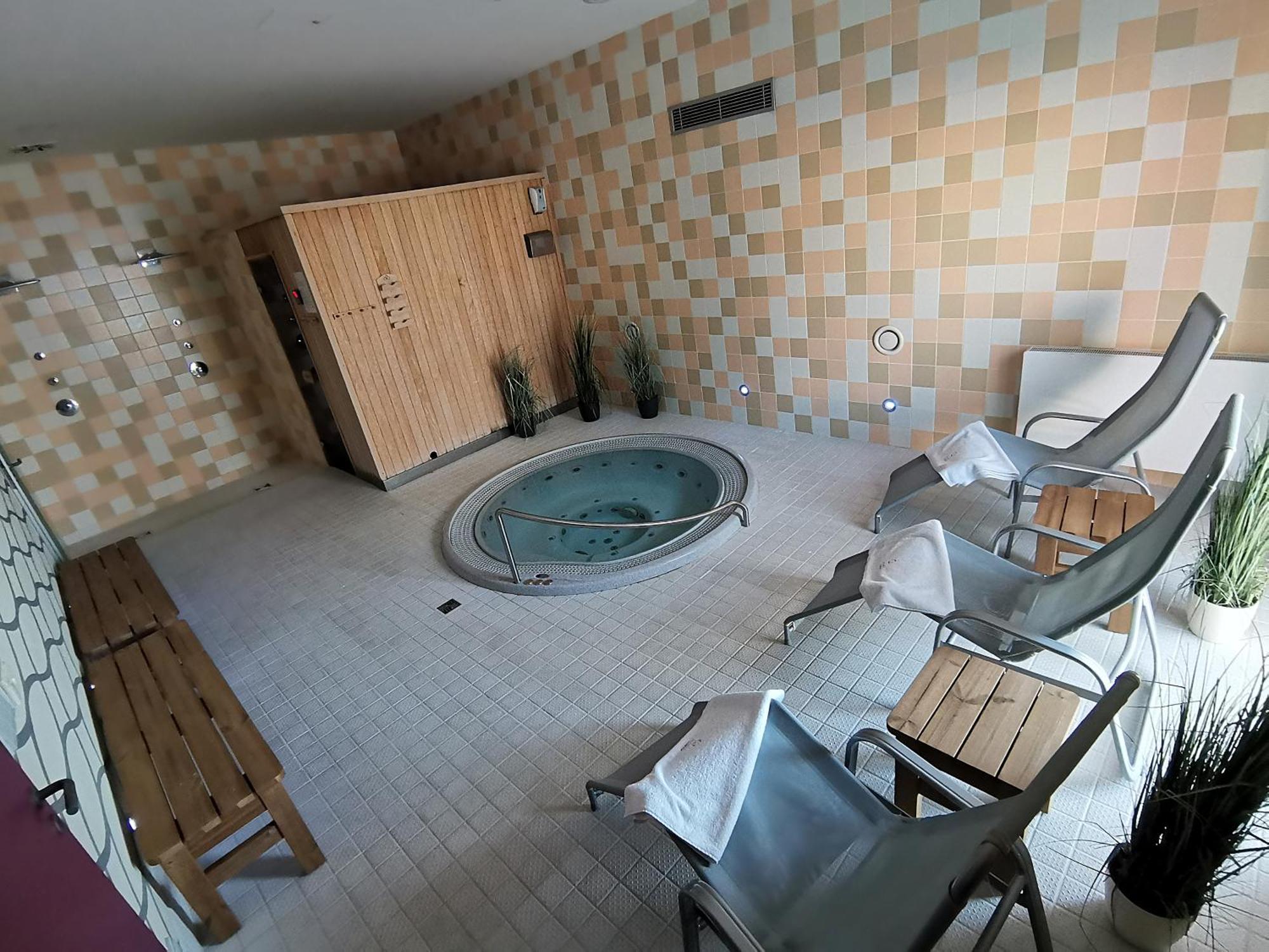 Hotel Rajska Zahrada Nove Mesto nad Metuji Ngoại thất bức ảnh