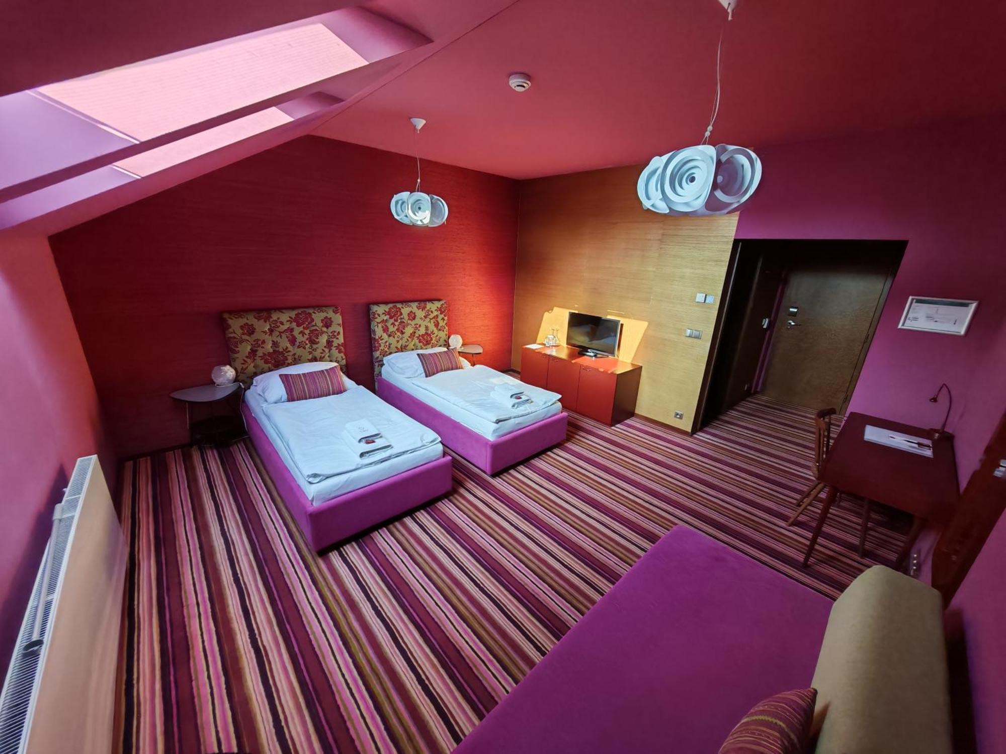 Hotel Rajska Zahrada Nove Mesto nad Metuji Ngoại thất bức ảnh