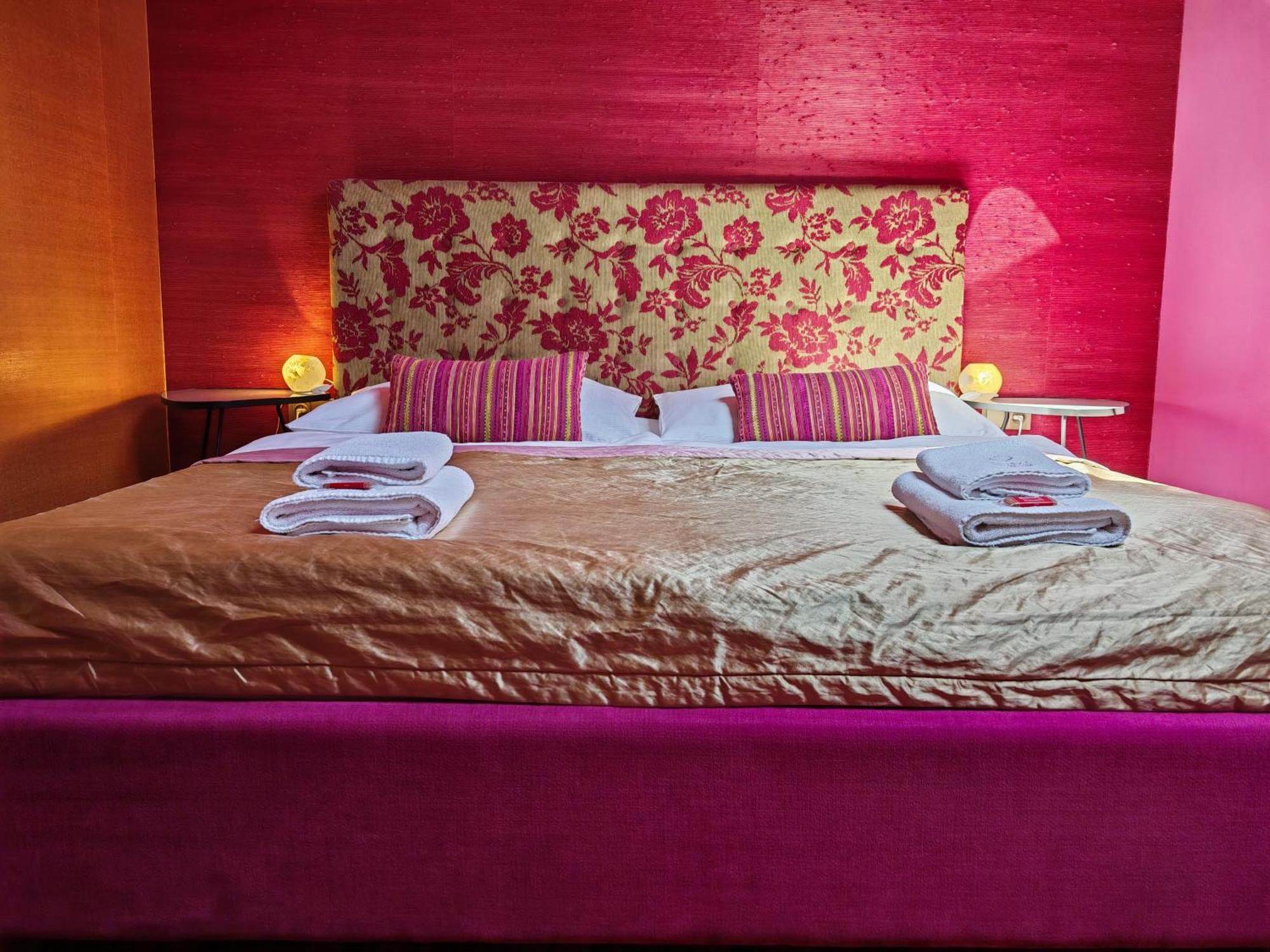 Hotel Rajska Zahrada Nove Mesto nad Metuji Ngoại thất bức ảnh