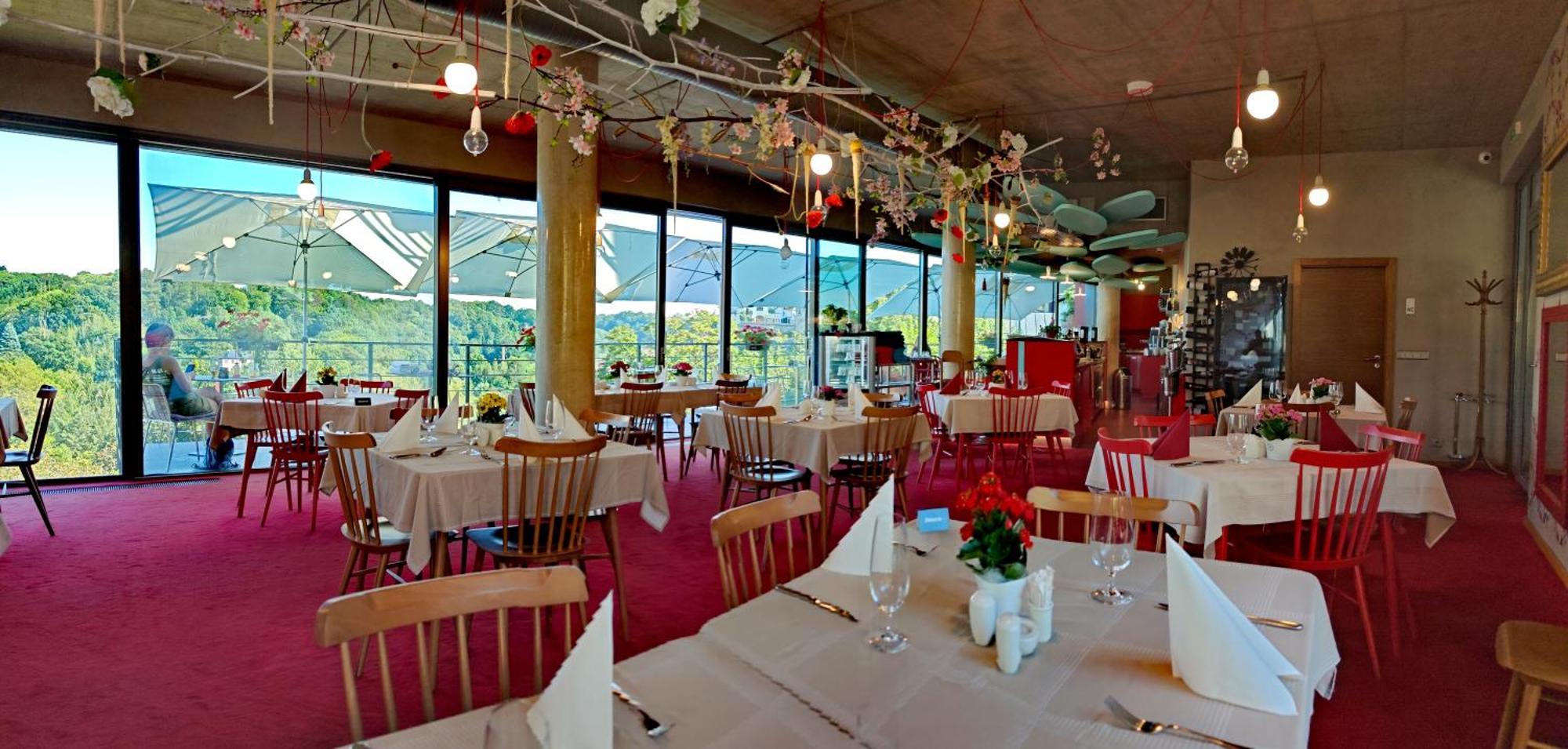 Hotel Rajska Zahrada Nove Mesto nad Metuji Ngoại thất bức ảnh