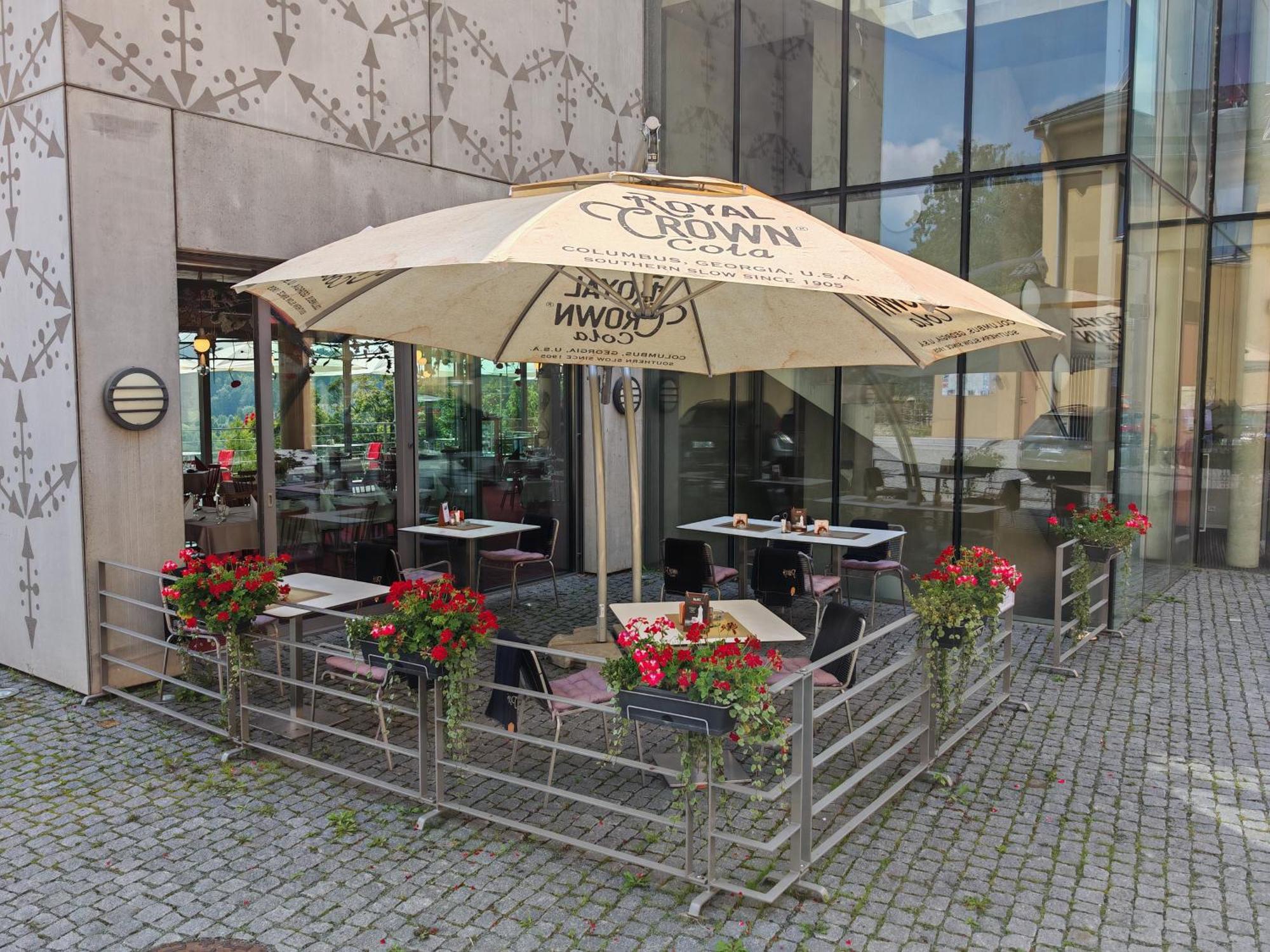 Hotel Rajska Zahrada Nove Mesto nad Metuji Ngoại thất bức ảnh