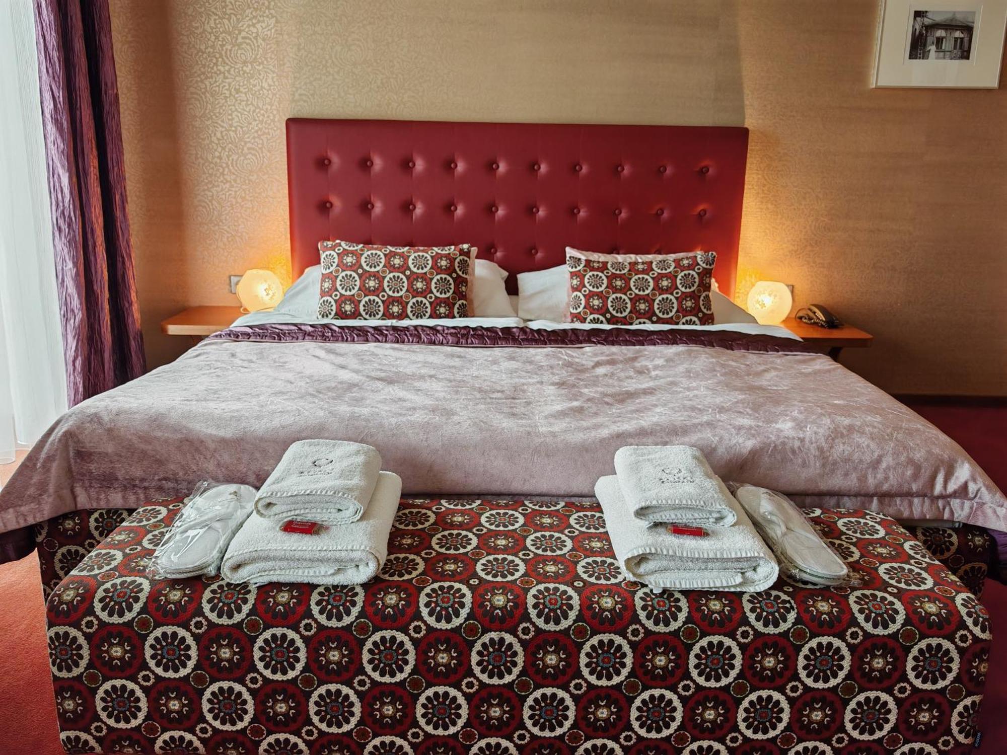 Hotel Rajska Zahrada Nove Mesto nad Metuji Ngoại thất bức ảnh