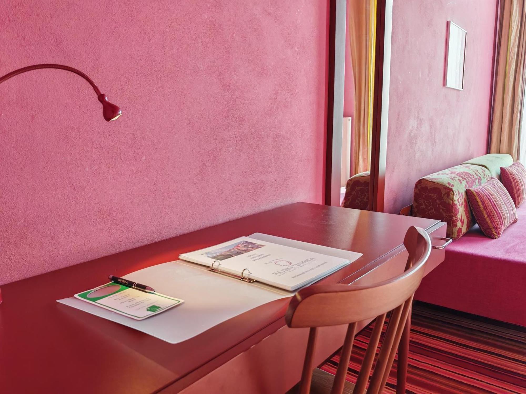 Hotel Rajska Zahrada Nove Mesto nad Metuji Ngoại thất bức ảnh
