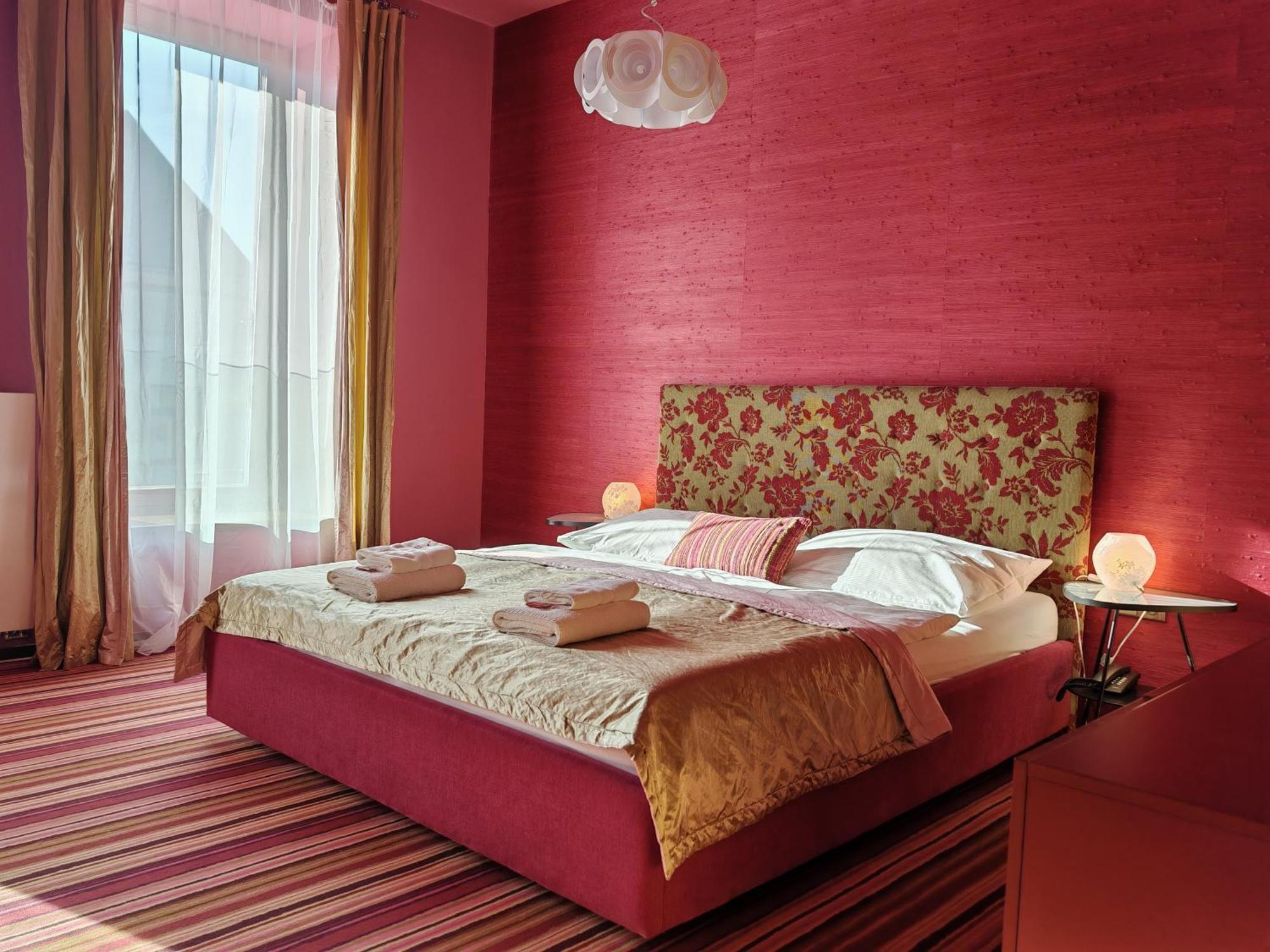 Hotel Rajska Zahrada Nove Mesto nad Metuji Ngoại thất bức ảnh