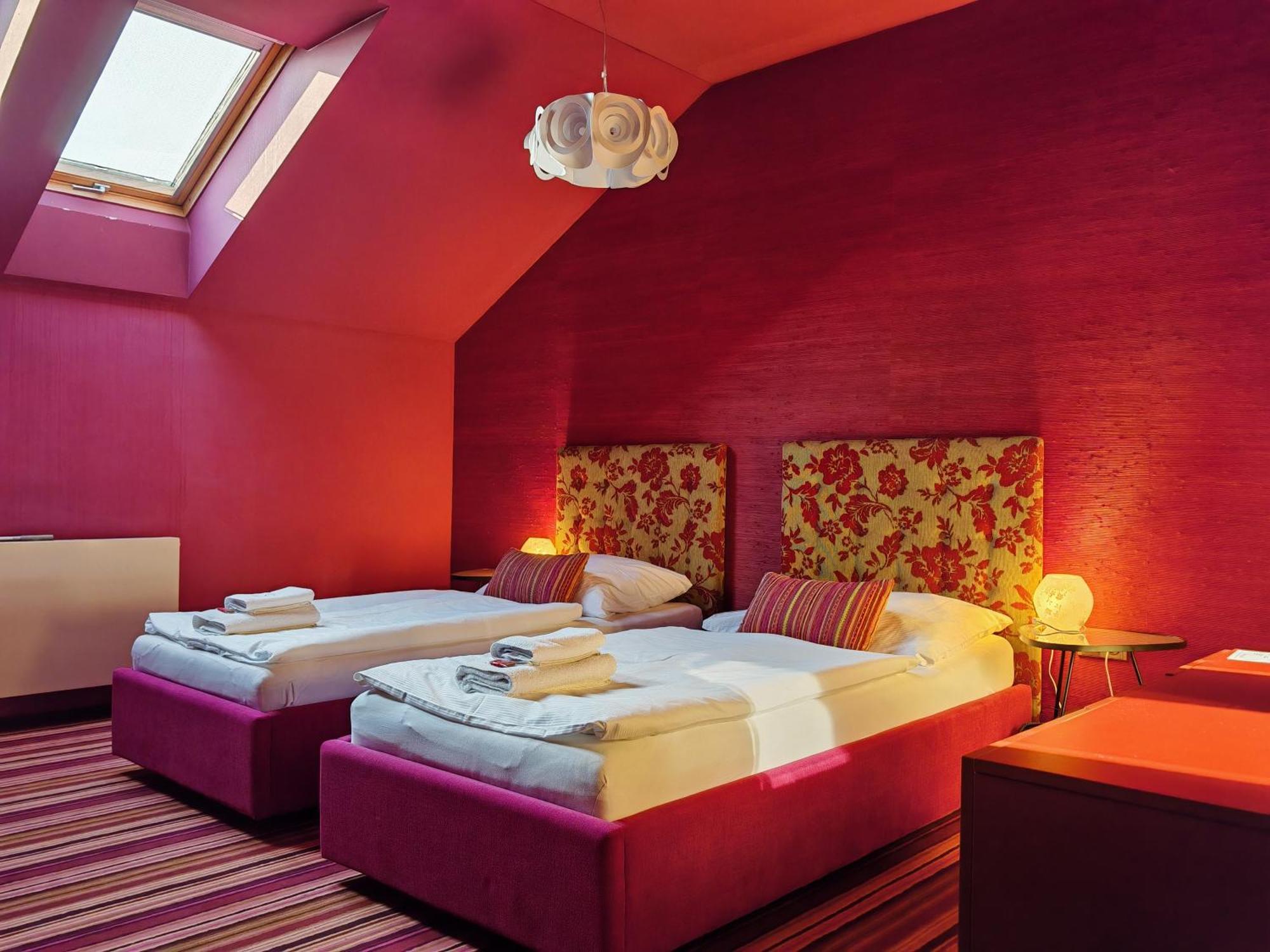 Hotel Rajska Zahrada Nove Mesto nad Metuji Ngoại thất bức ảnh