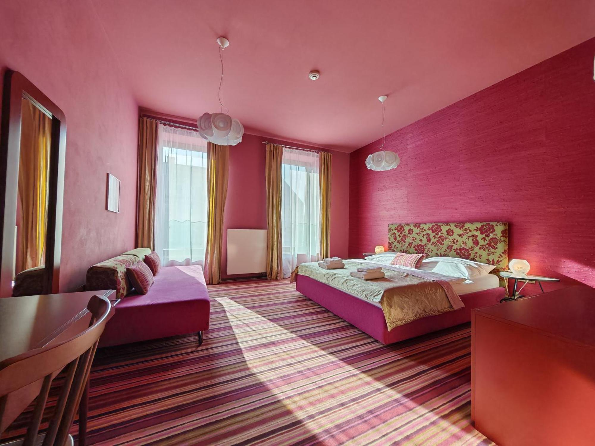 Hotel Rajska Zahrada Nove Mesto nad Metuji Ngoại thất bức ảnh