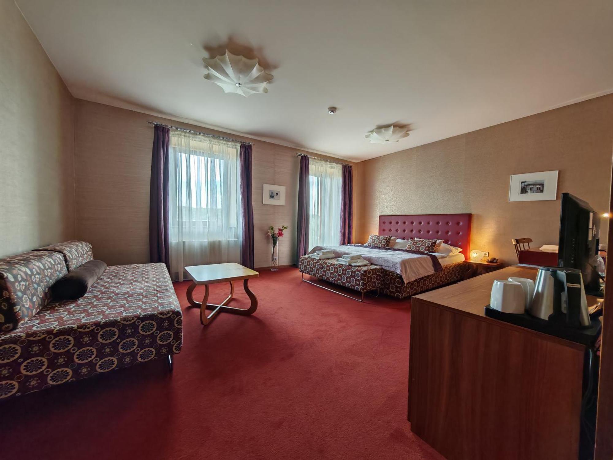 Hotel Rajska Zahrada Nove Mesto nad Metuji Ngoại thất bức ảnh