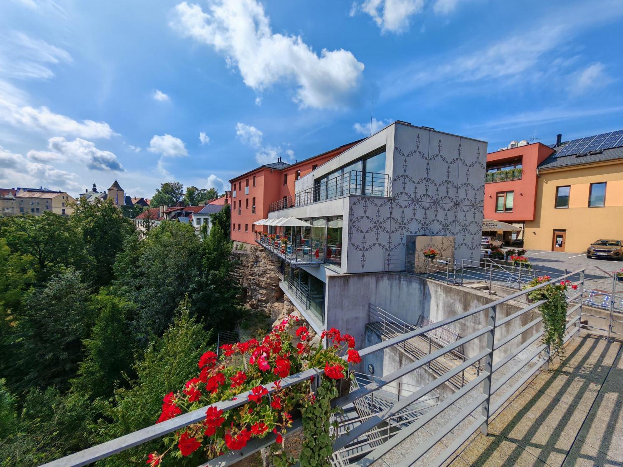 Hotel Rajska Zahrada Nove Mesto nad Metuji Ngoại thất bức ảnh