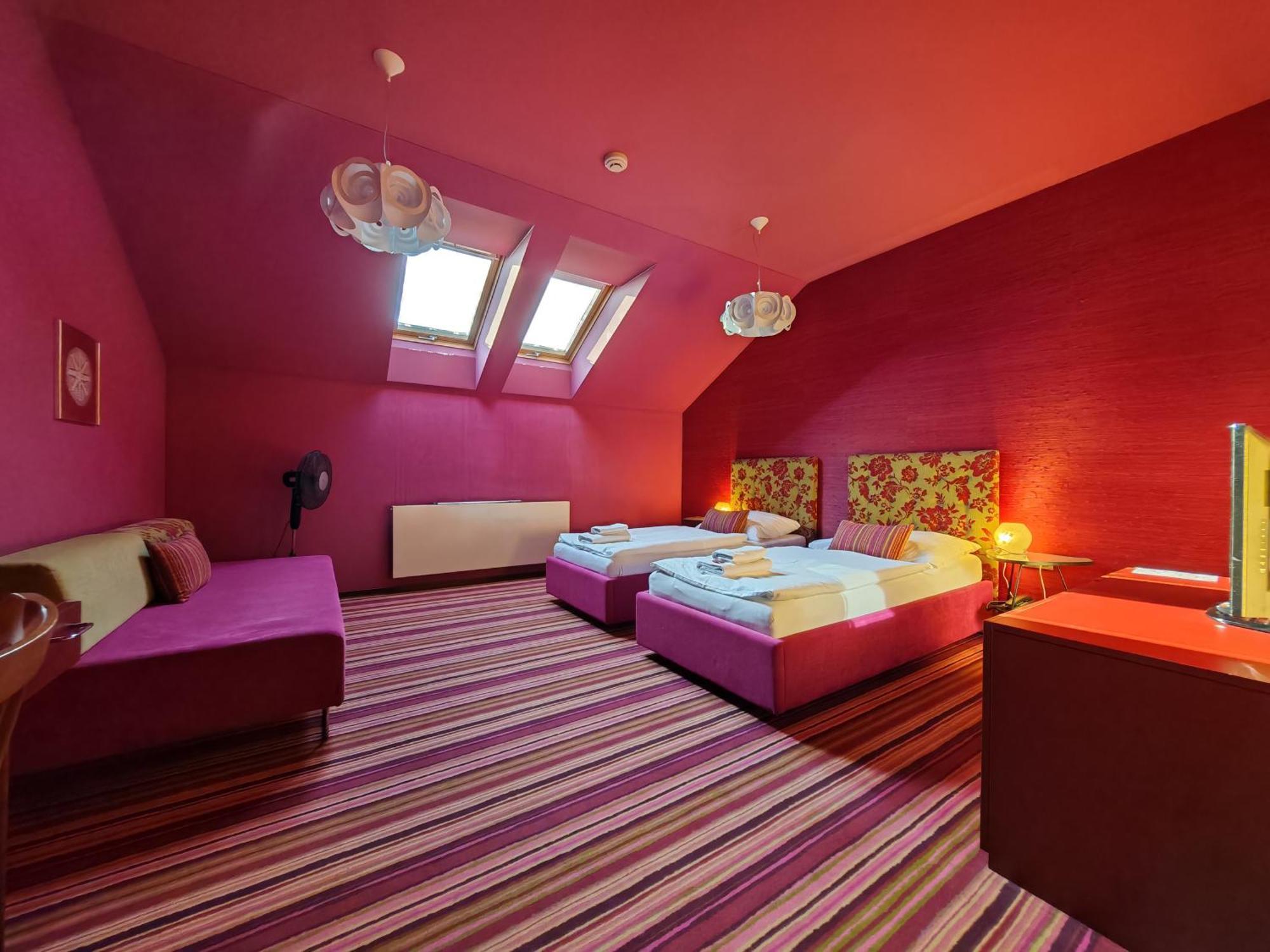 Hotel Rajska Zahrada Nove Mesto nad Metuji Ngoại thất bức ảnh