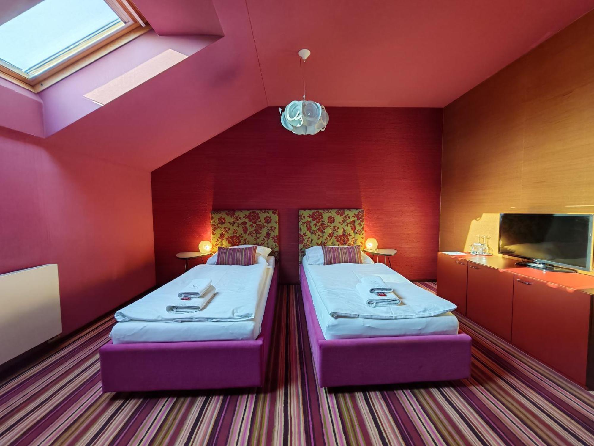 Hotel Rajska Zahrada Nove Mesto nad Metuji Ngoại thất bức ảnh