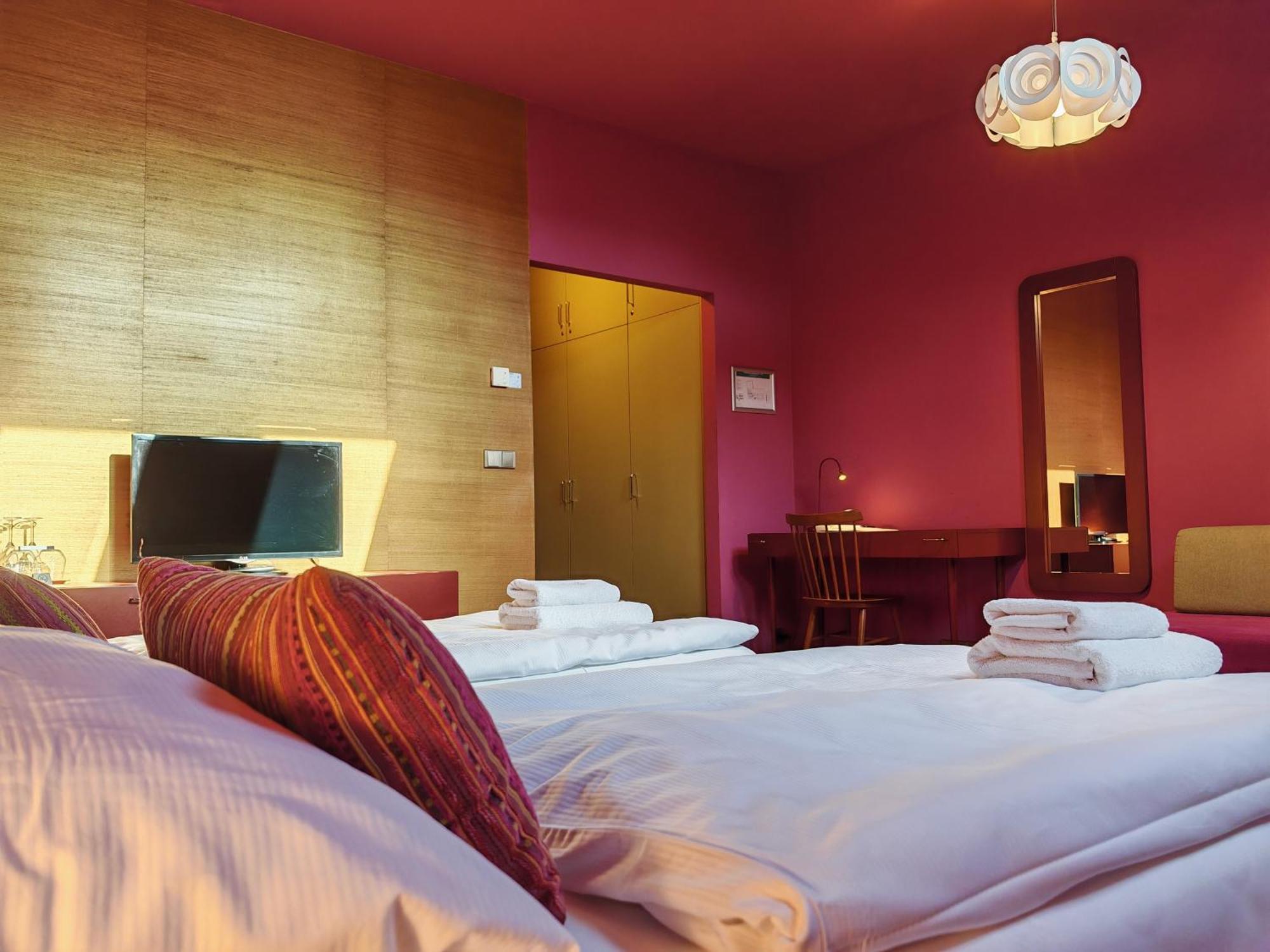 Hotel Rajska Zahrada Nove Mesto nad Metuji Ngoại thất bức ảnh