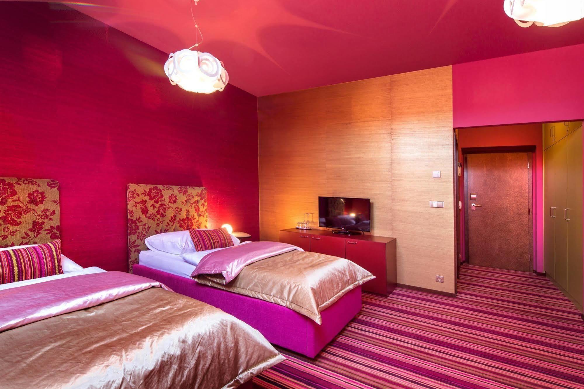 Hotel Rajska Zahrada Nove Mesto nad Metuji Ngoại thất bức ảnh
